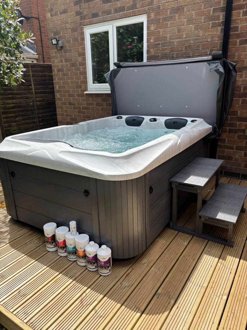 Helsinki - 3 Person Plug & Play Hot Tub