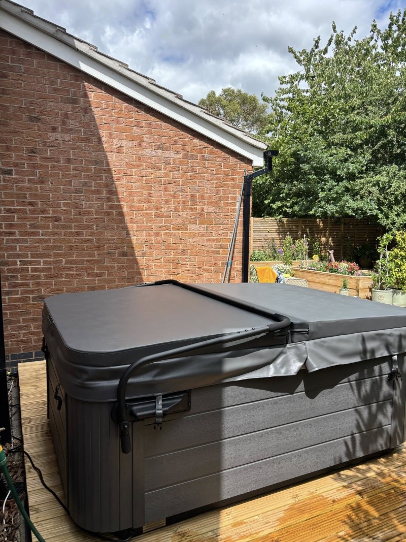 Helsinki - 3 Person Plug & Play Hot Tub