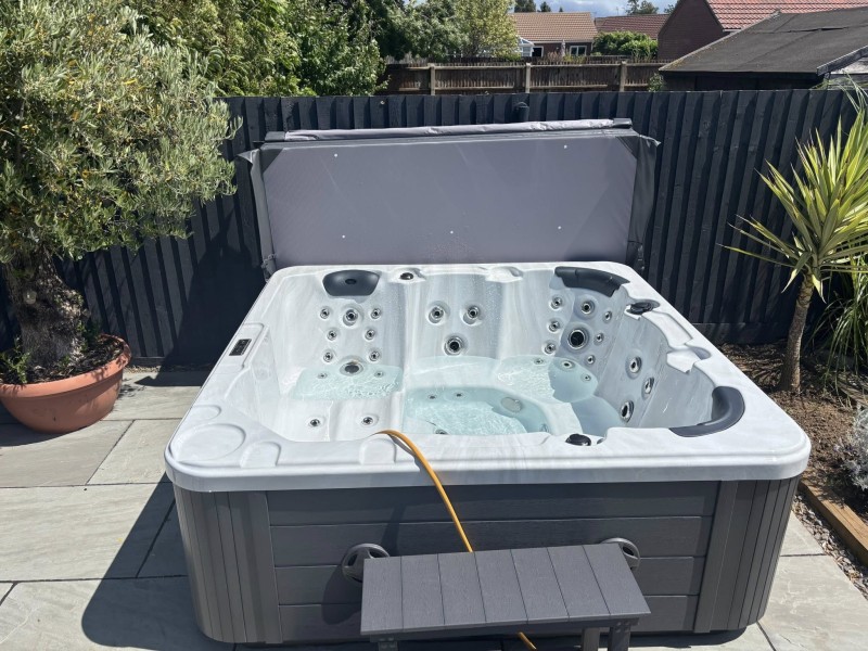 Nevada 6 Person Plug & Play 