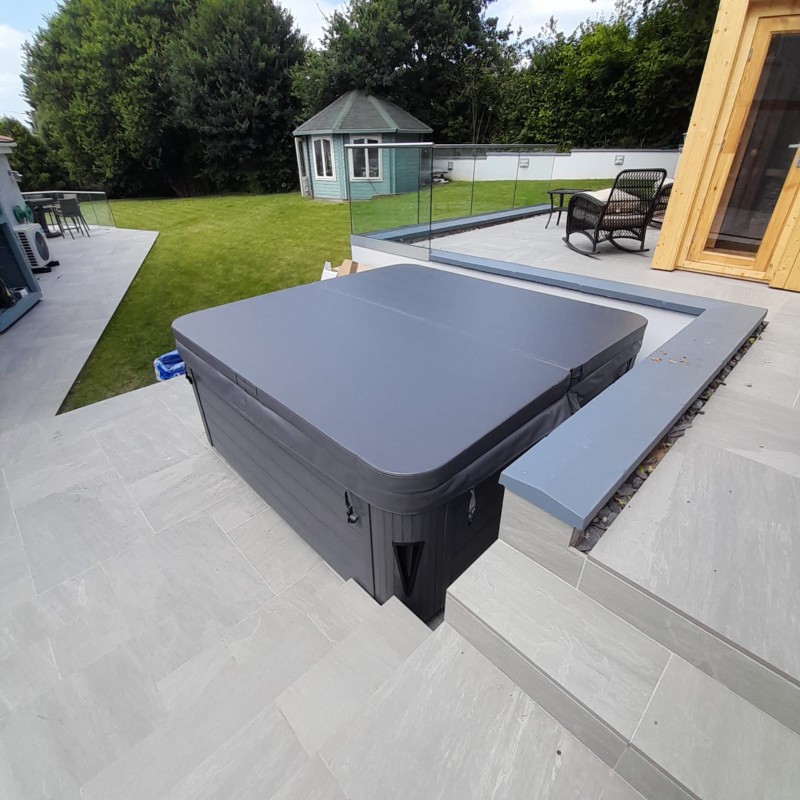 Ultimate - 7 Person Hot Tub