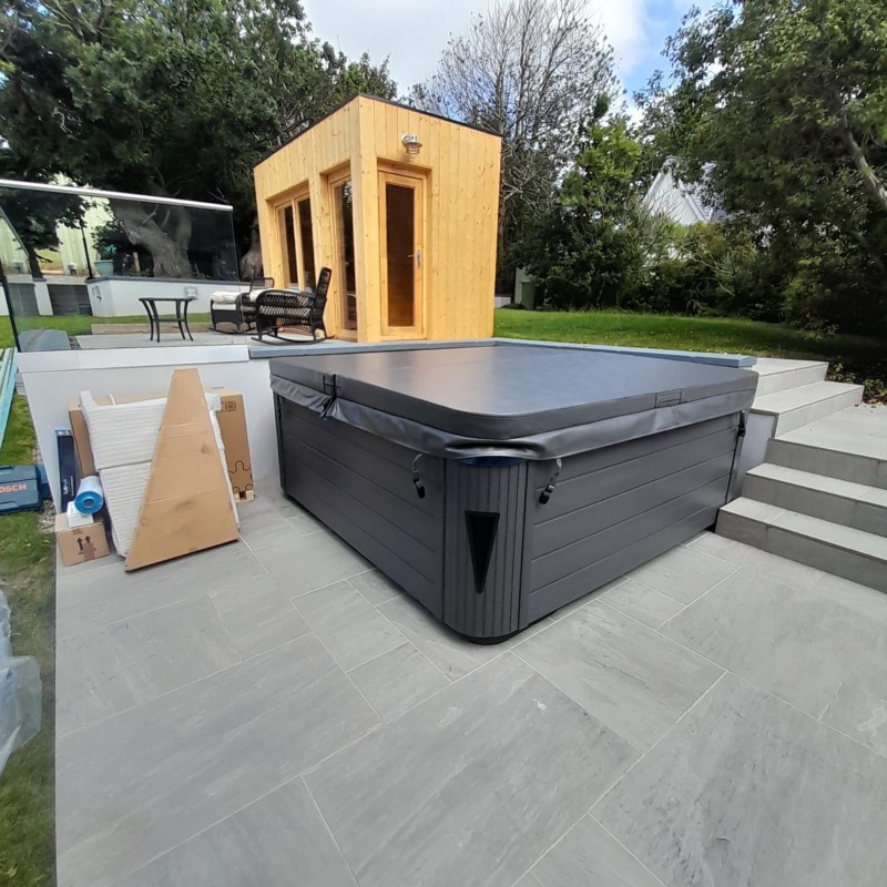 Ultimate - 7 Person Hot Tub