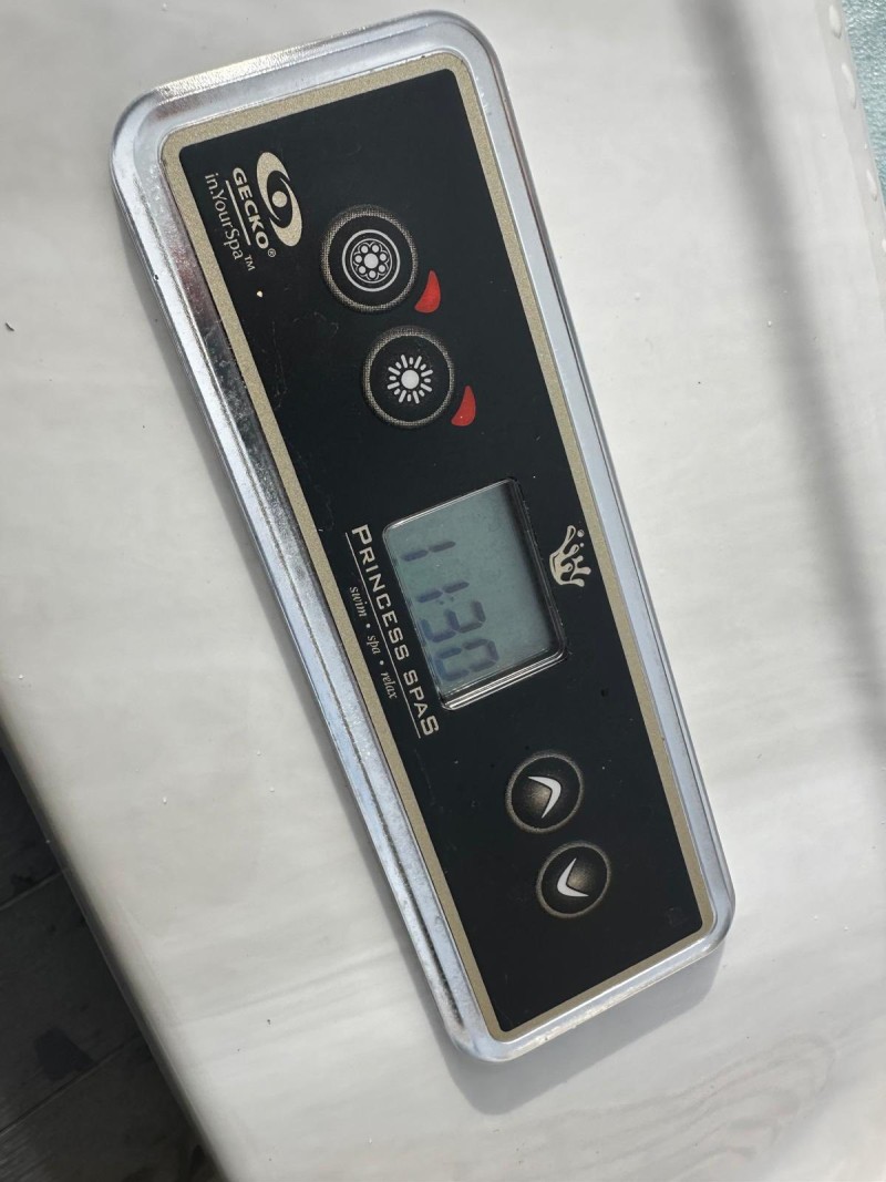 Ruby - 7 Person Plug & Play Hot Tub