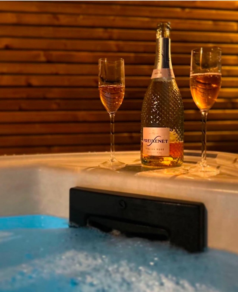 Ruby - 7 Person Plug & Play Hot Tub