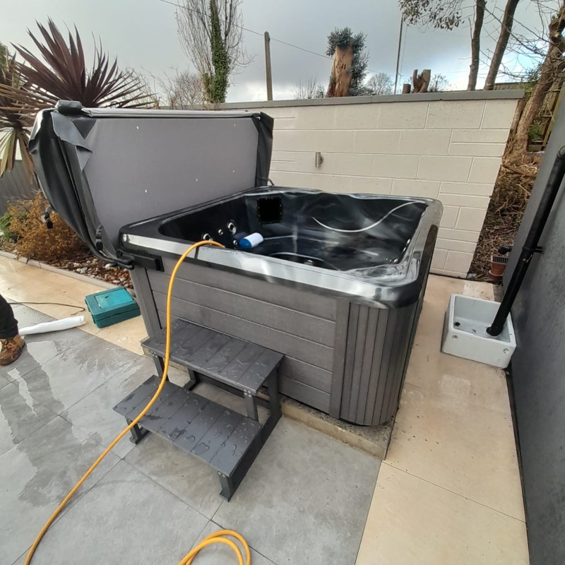 Ruby - 7 Person Plug & Play Hot Tub