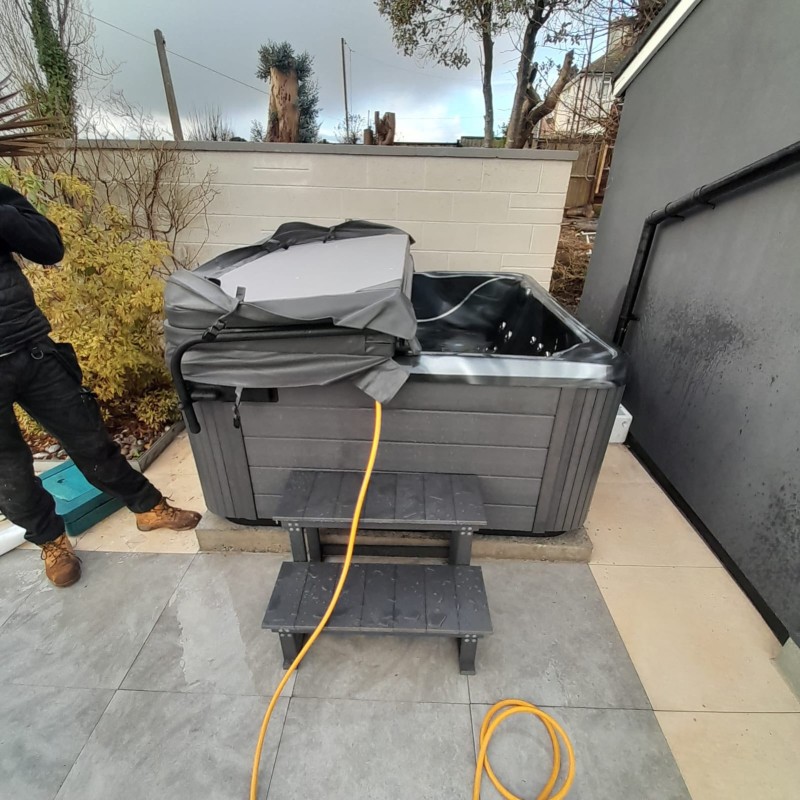 Ruby - 7 Person Plug & Play Hot Tub