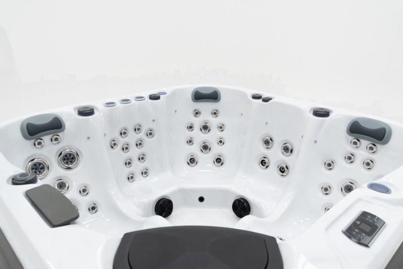 OR5723 - 5 Person Hot Tub