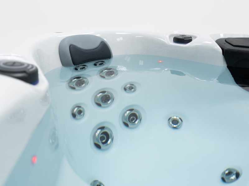 OR5907 - 7 Person Hot Tub